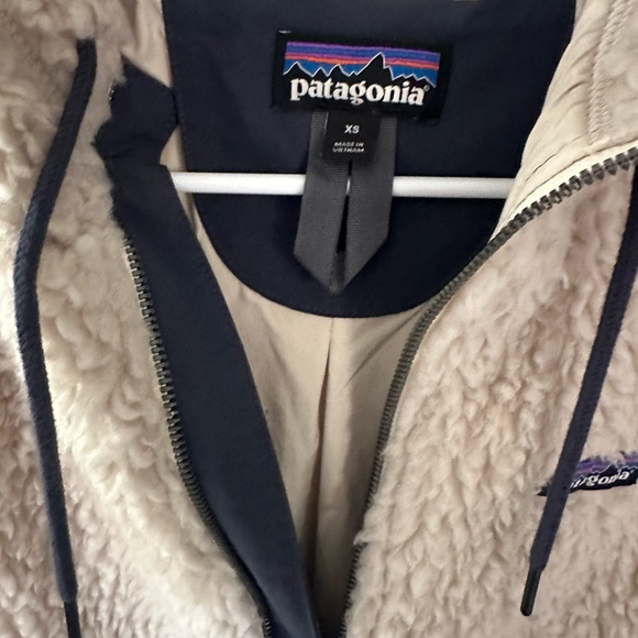 Patagonia womens Sherpa jacket 
Size XS - Picture 2 of 3